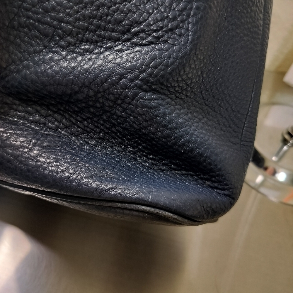 2385) Michael Kors Jules Navy Pebbled Leather Drawstring Shoulder Bag - Picture 10 of 11